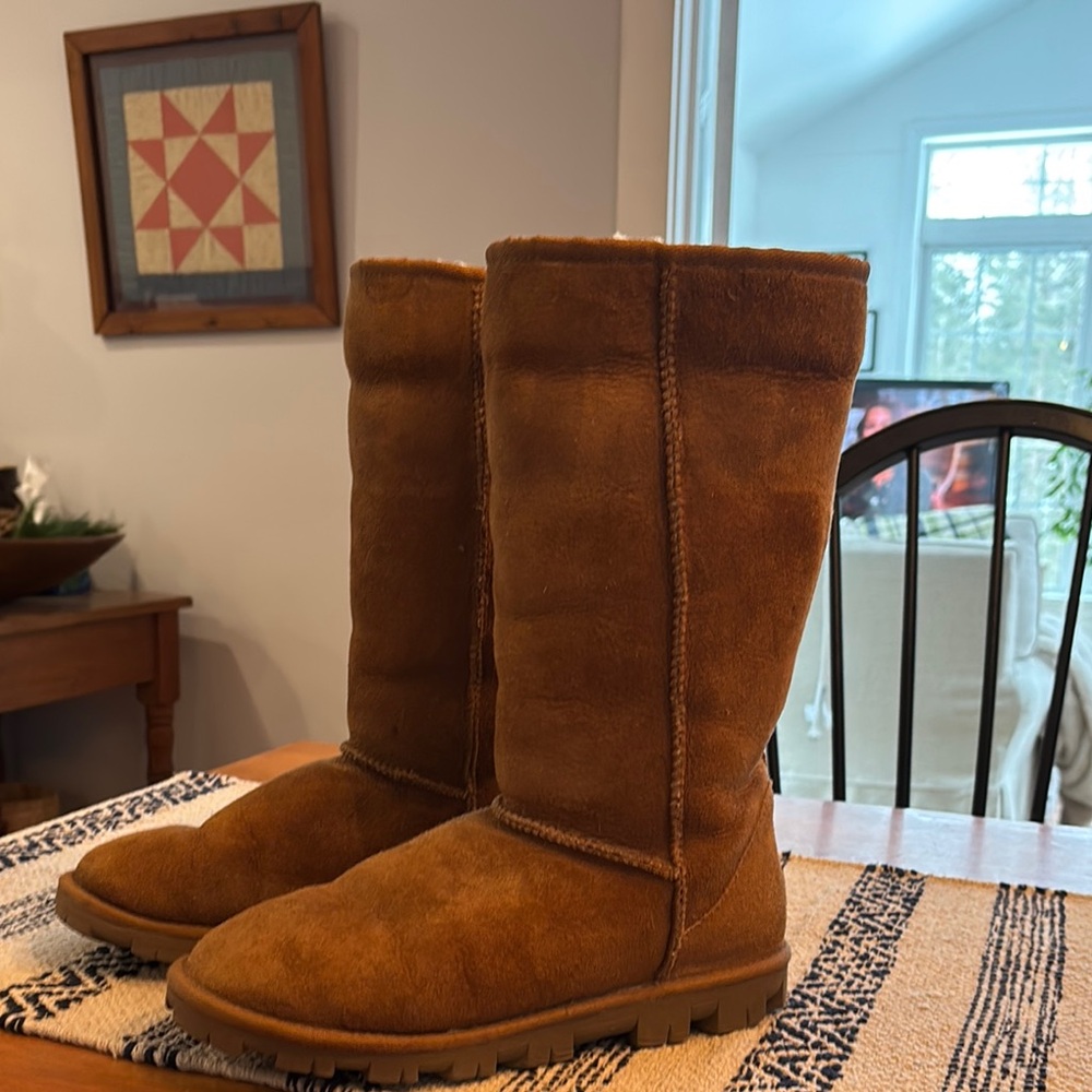 Ugh classic tall boots excellent condition size9